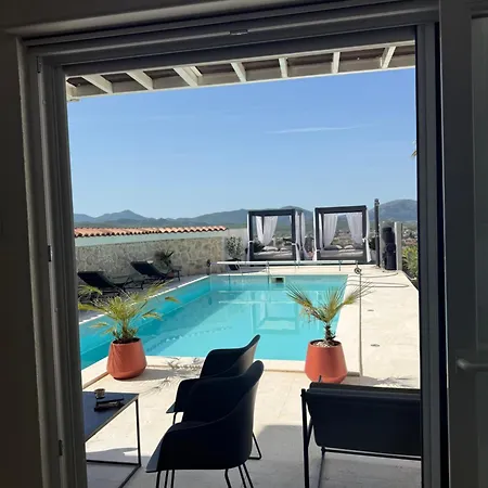 Villa Nar Liyubuşka