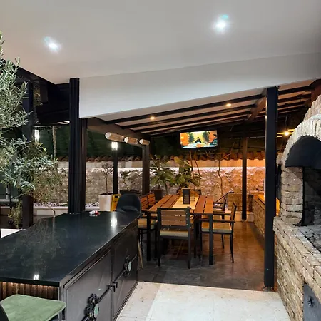 Nar Villa Liyubuşka