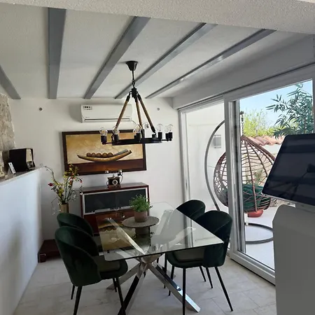 Nar Villa