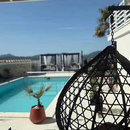 Nar Villa Liyubuşka