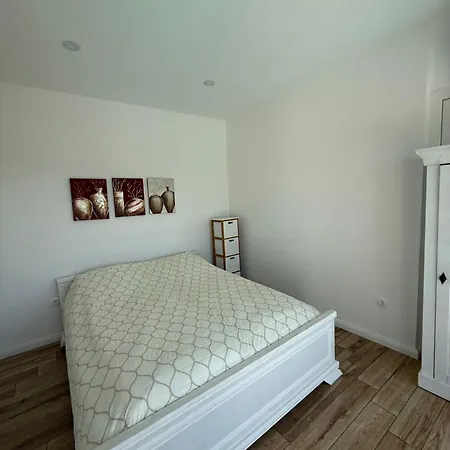 Nar Villa Liyubuşka