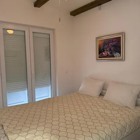 Nar Villa Liyubuşka